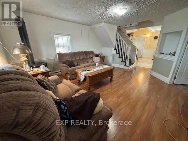 188 Regent Street, Hawkesbury, Ontario  K6A 1E8 - Photo 6 - X12217490
