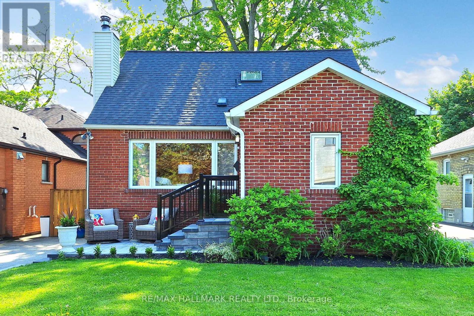 12 Queensgrove Road, Toronto (Birchcliffe-Cliffside), Ontario  M1N 3A8 - Photo 2 - E12217506