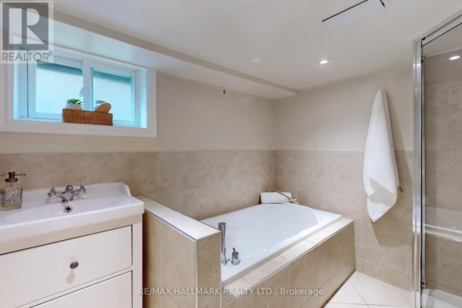 12 Queensgrove Road, Toronto (Birchcliffe-Cliffside), Ontario  M1N 3A8 - Photo 23 - E12217506