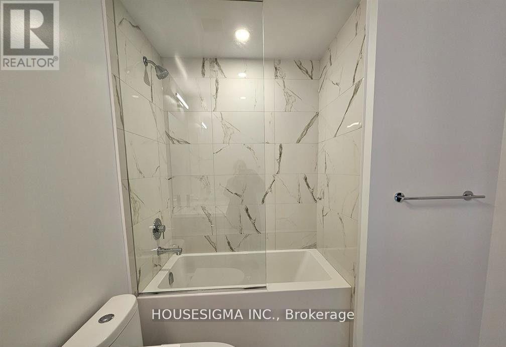 1011 - 60 Honeycrisp Crescent, Vaughan, Ontario  L4K 0N5 - Photo 10 - N12217470
