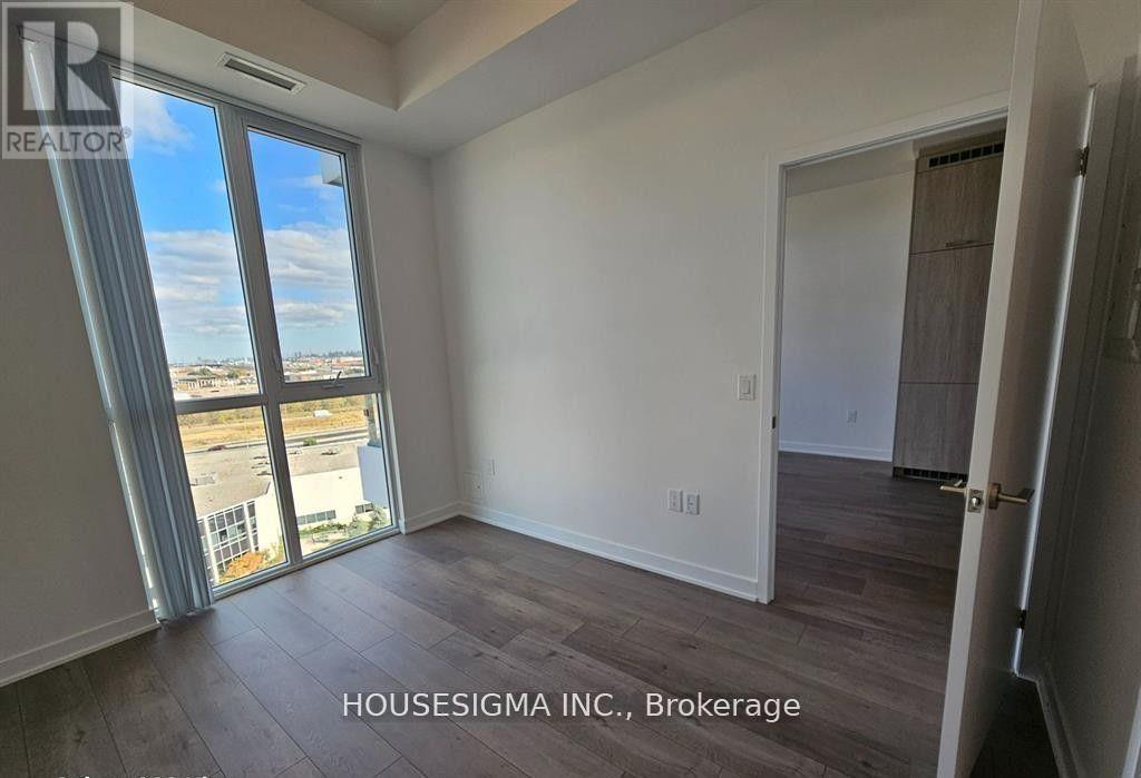 1011 - 60 Honeycrisp Crescent, Vaughan, Ontario  L4K 0N5 - Photo 2 - N12217470