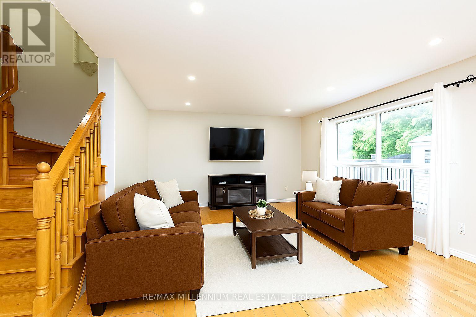 7 Graham Crescent, Orangeville, Ontario  L9W 5J4 - Photo 4 - W12217493