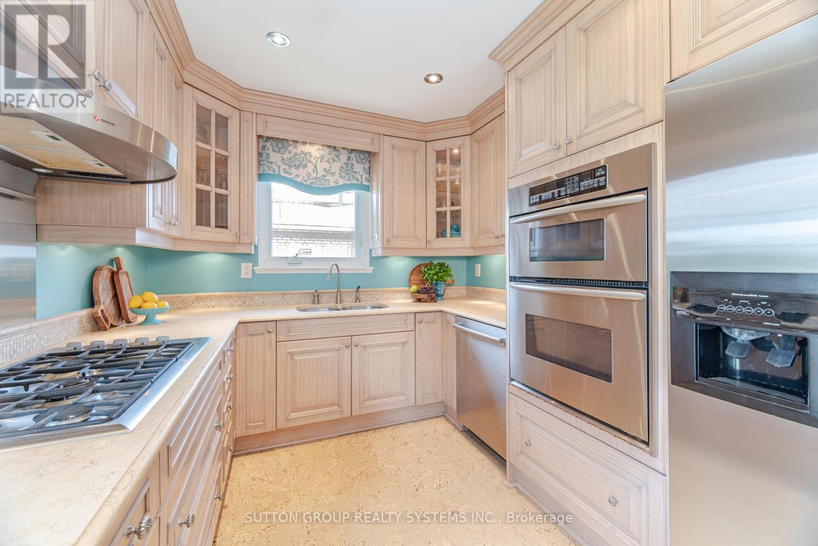 11 Richmond Drive, Brampton, Ontario  L6W 2E7 - Photo 20 - W12217495