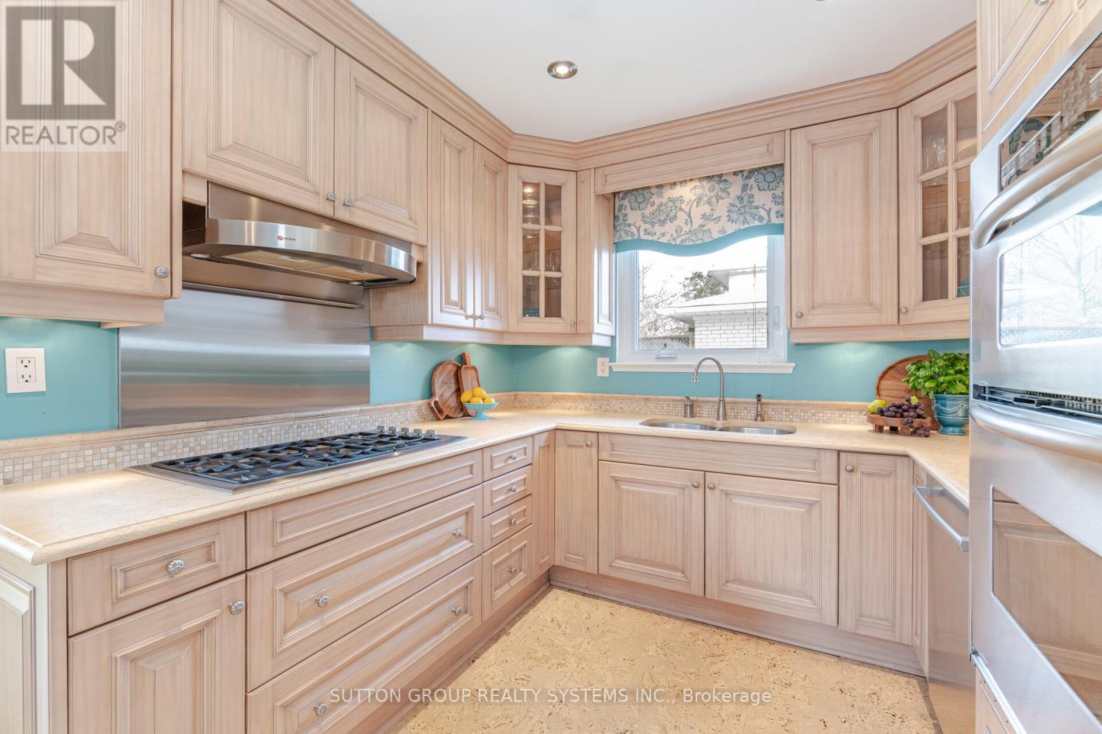 11 Richmond Drive, Brampton, Ontario  L6W 2E7 - Photo 21 - W12217495