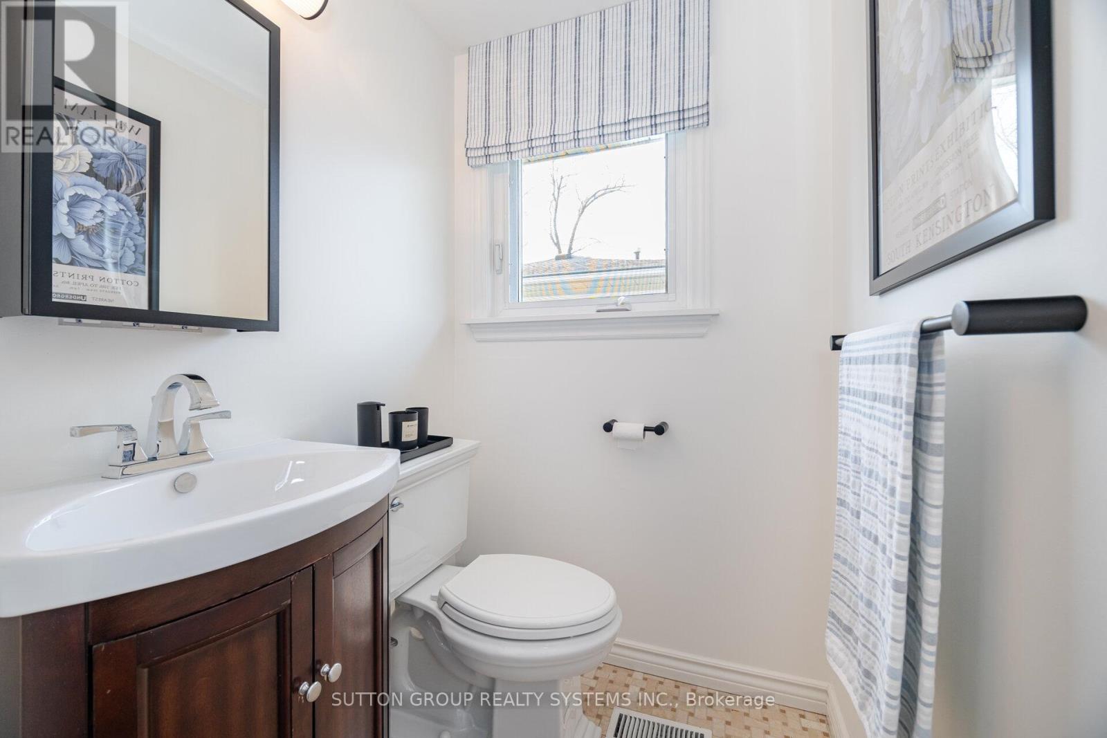 11 Richmond Drive, Brampton, Ontario  L6W 2E7 - Photo 26 - W12217495
