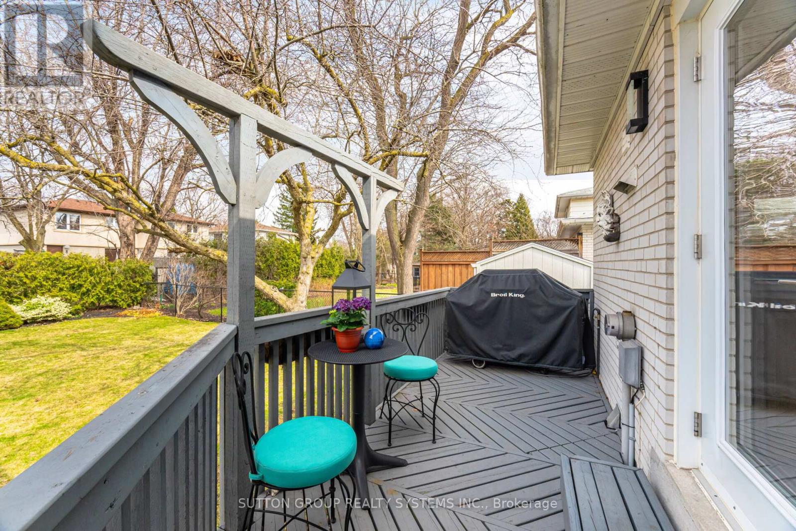 11 Richmond Drive, Brampton, Ontario  L6W 2E7 - Photo 46 - W12217495