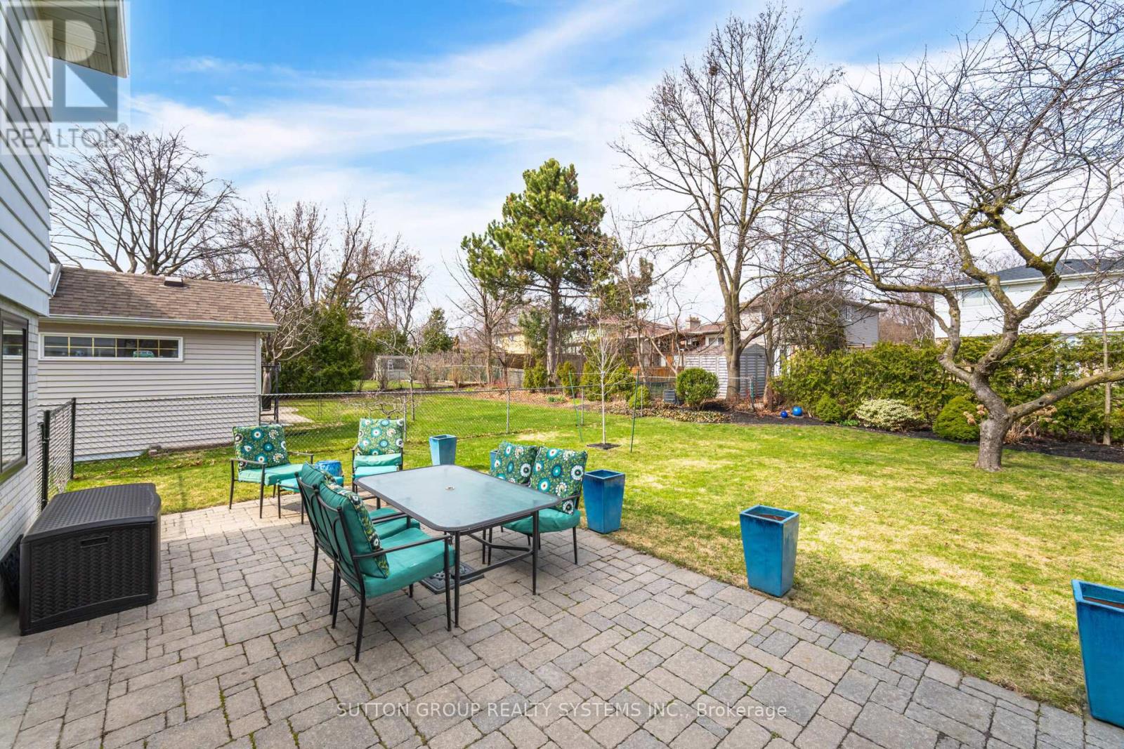 11 Richmond Drive, Brampton, Ontario  L6W 2E7 - Photo 47 - W12217495