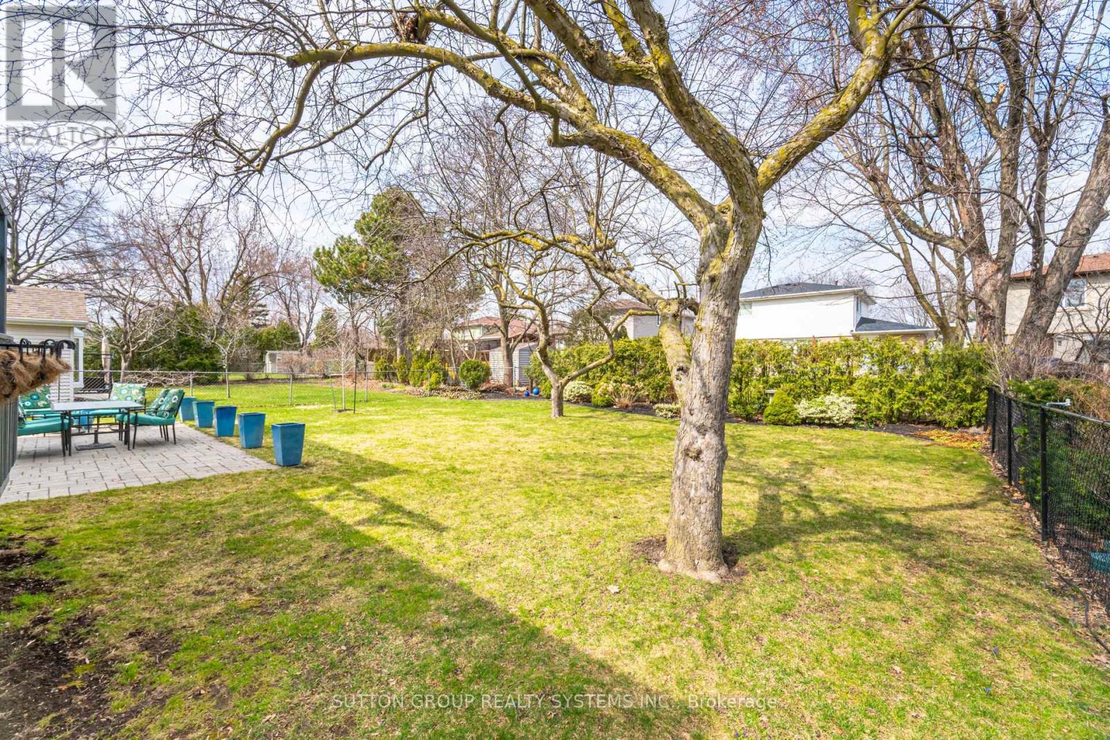 11 Richmond Drive, Brampton, Ontario  L6W 2E7 - Photo 48 - W12217495