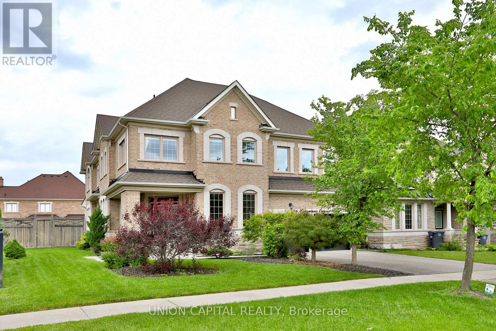 36 Lampman Crescent, Brampton (Credit Valley), Ontario  L6X 0E4 - Photo 2 - W12217501