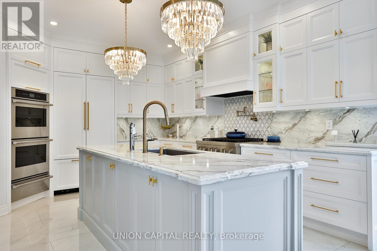 36 Lampman Crescent, Brampton (Credit Valley), Ontario  L6X 0E4 - Photo 4 - W12217501