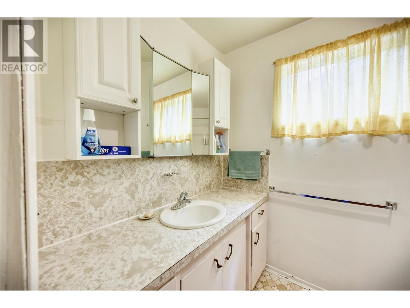 5887 Okanagan Street Street, Oliver, British Columbia  V0H 1T0 - Photo 11 - 10351962