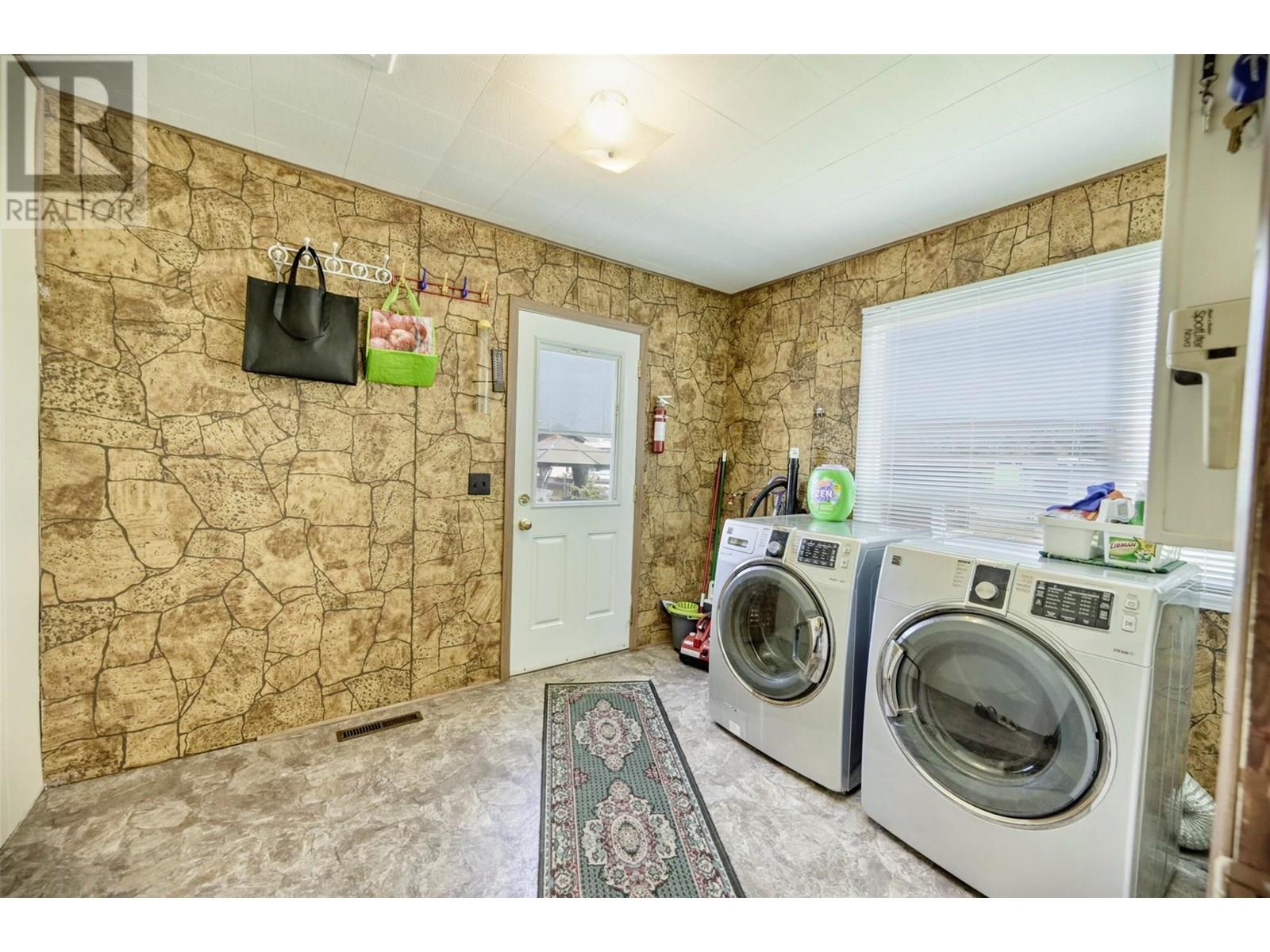 5887 Okanagan Street Street, Oliver, British Columbia  V0H 1T0 - Photo 13 - 10351962