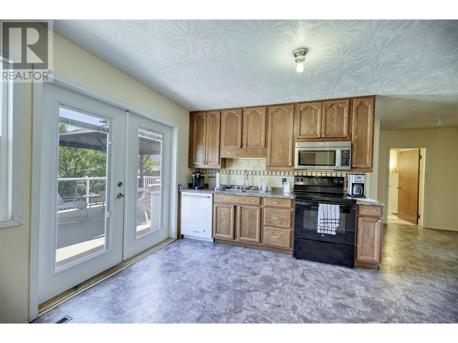 5887 Okanagan Street Street, Oliver, British Columbia  V0H 1T0 - Photo 8 - 10351962