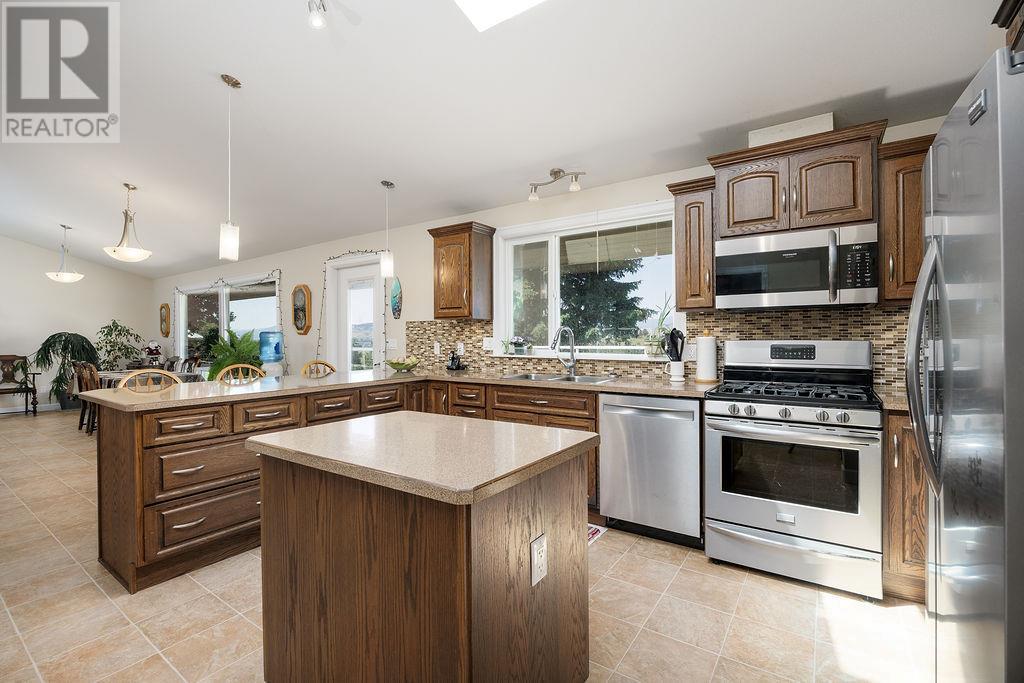 3796 East Vernon Road, Vernon, British Columbia  V1B 3H7 - Photo 10 - 10351155