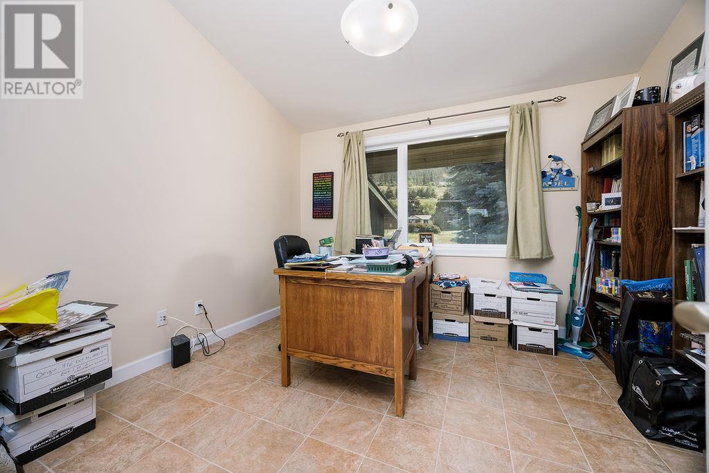 3796 East Vernon Road, Vernon, British Columbia  V1B 3H7 - Photo 29 - 10351155
