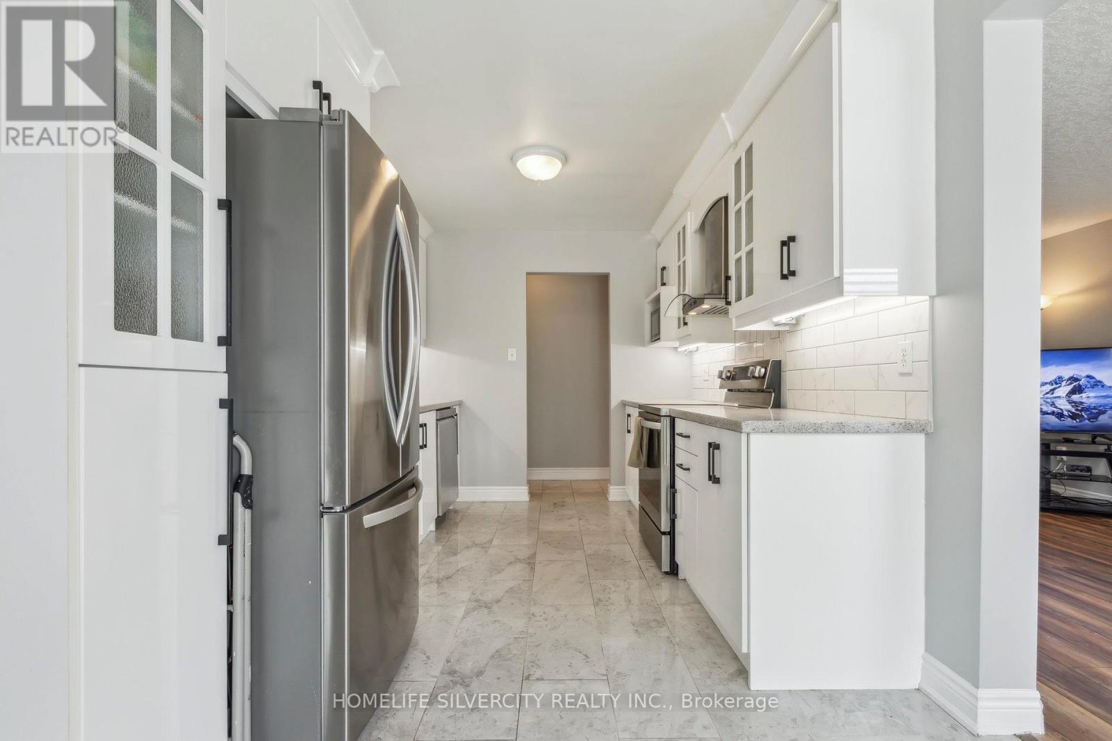 221 Grey Fox Drive, Kitchener, Ontario  N2E 3N7 - Photo 10 - X12217476