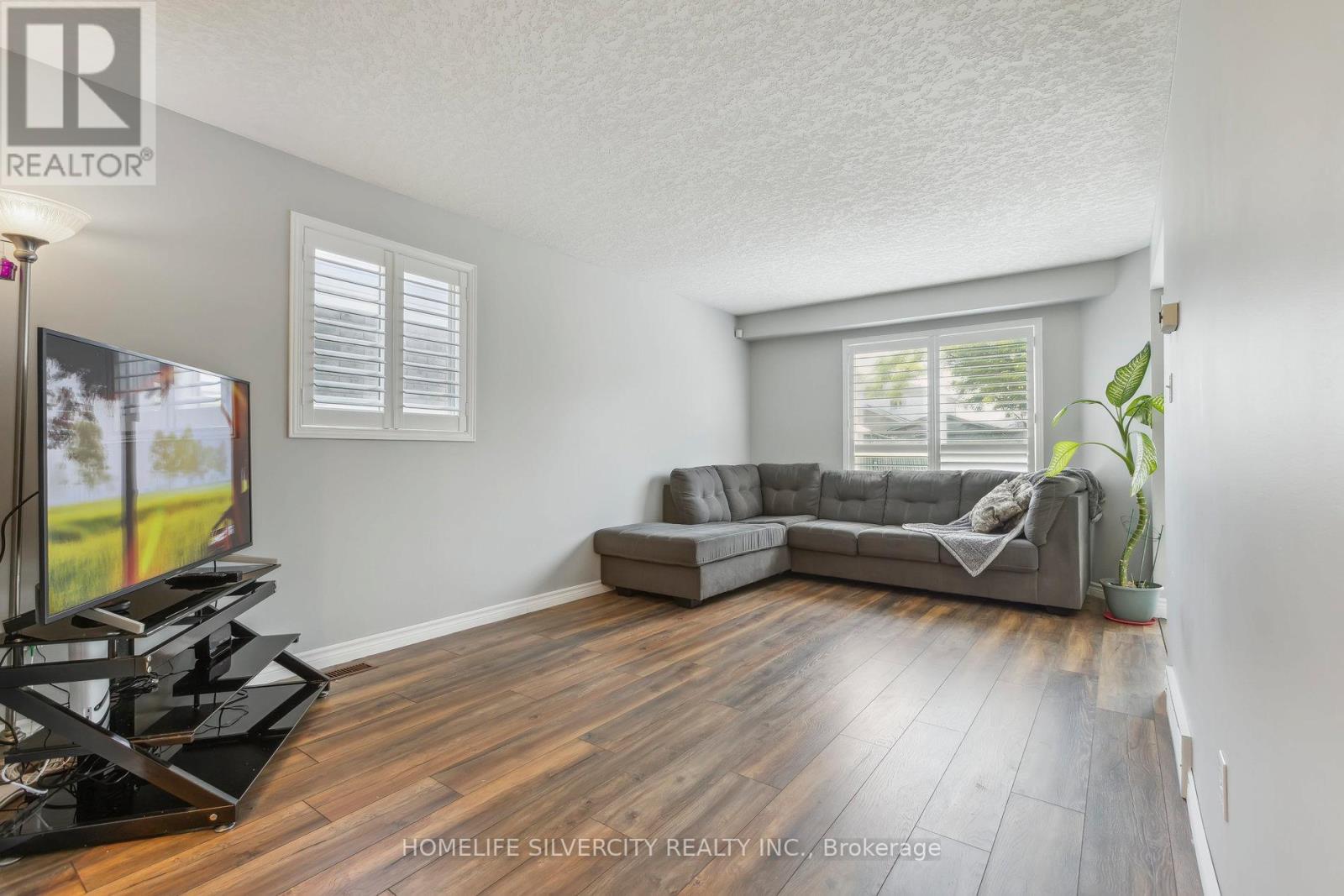221 Grey Fox Drive, Kitchener, Ontario  N2E 3N7 - Photo 5 - X12217476