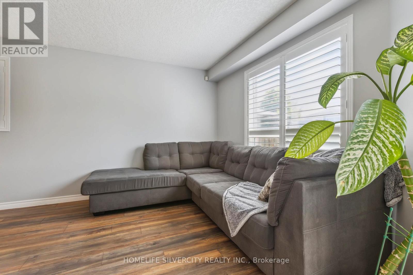 221 Grey Fox Drive, Kitchener, Ontario  N2E 3N7 - Photo 6 - X12217476