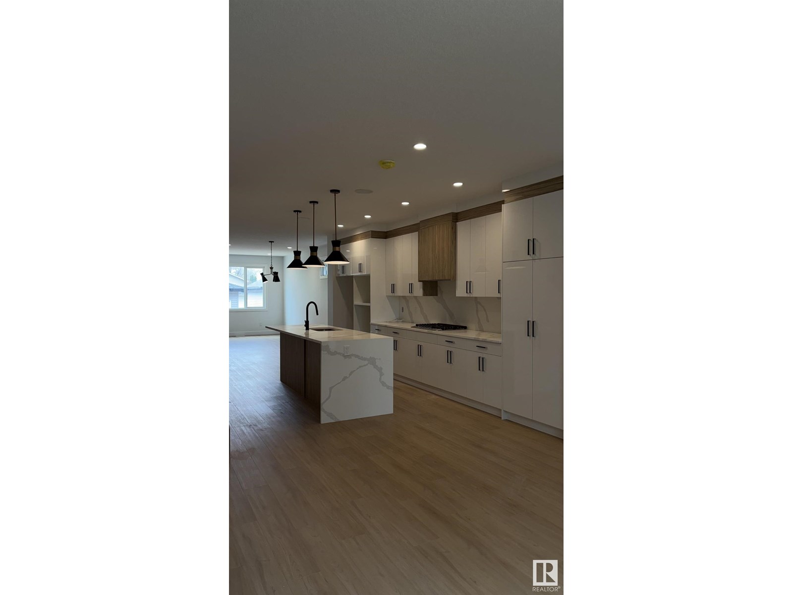 Property at 11138 126 ST E NW image 3