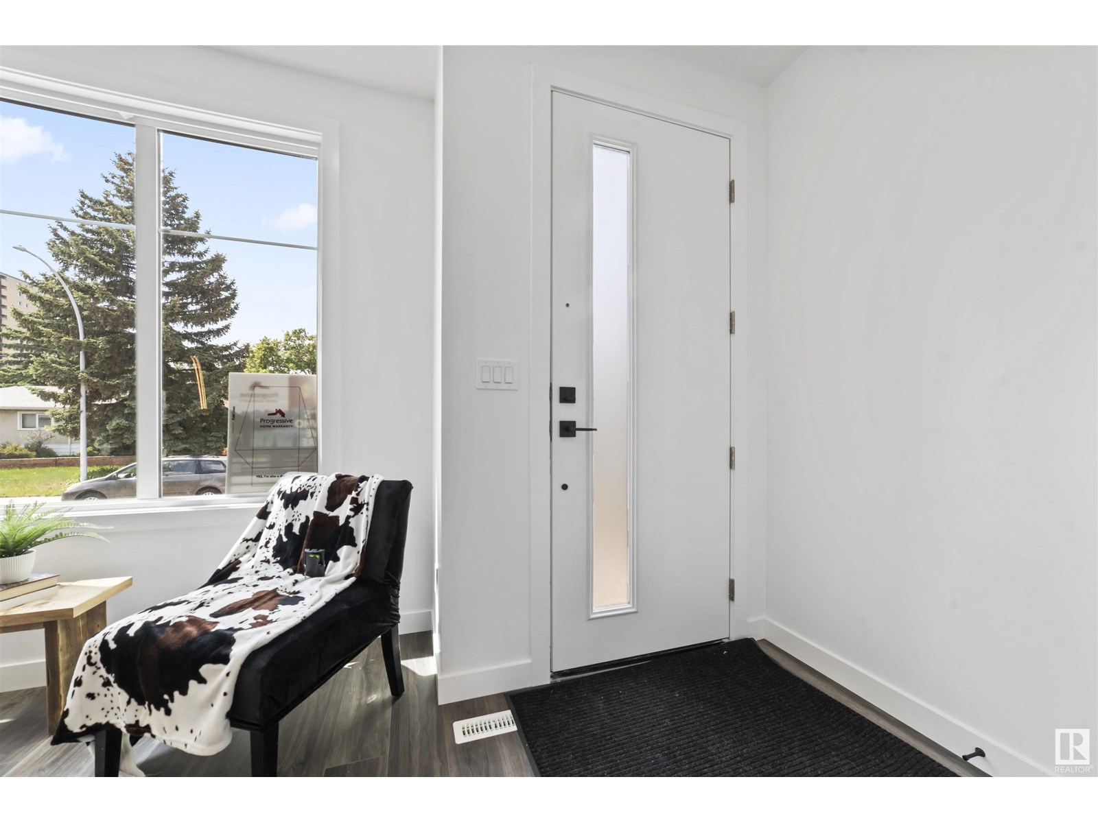 Property at 4725 105B ST NW image 3