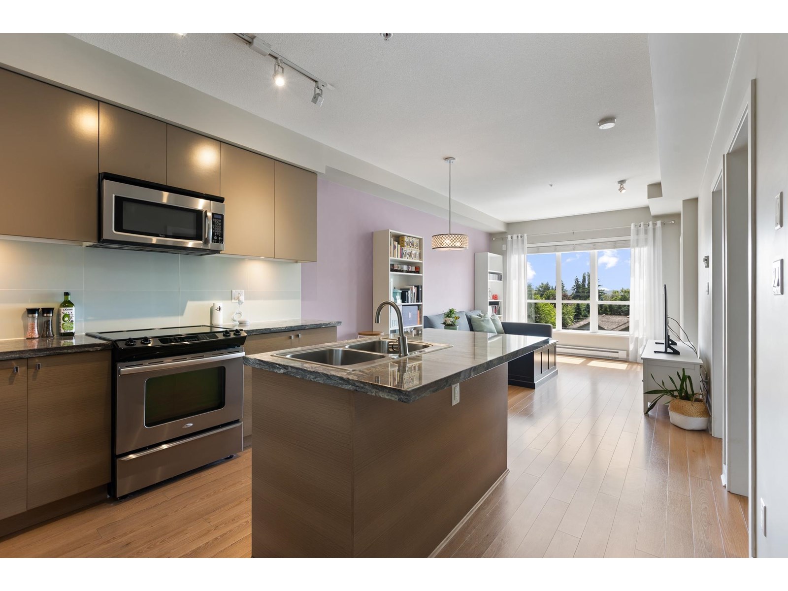 301 6430 194 Street, Surrey, British Columbia  V4N 6J7 - Photo 5 - R3014371