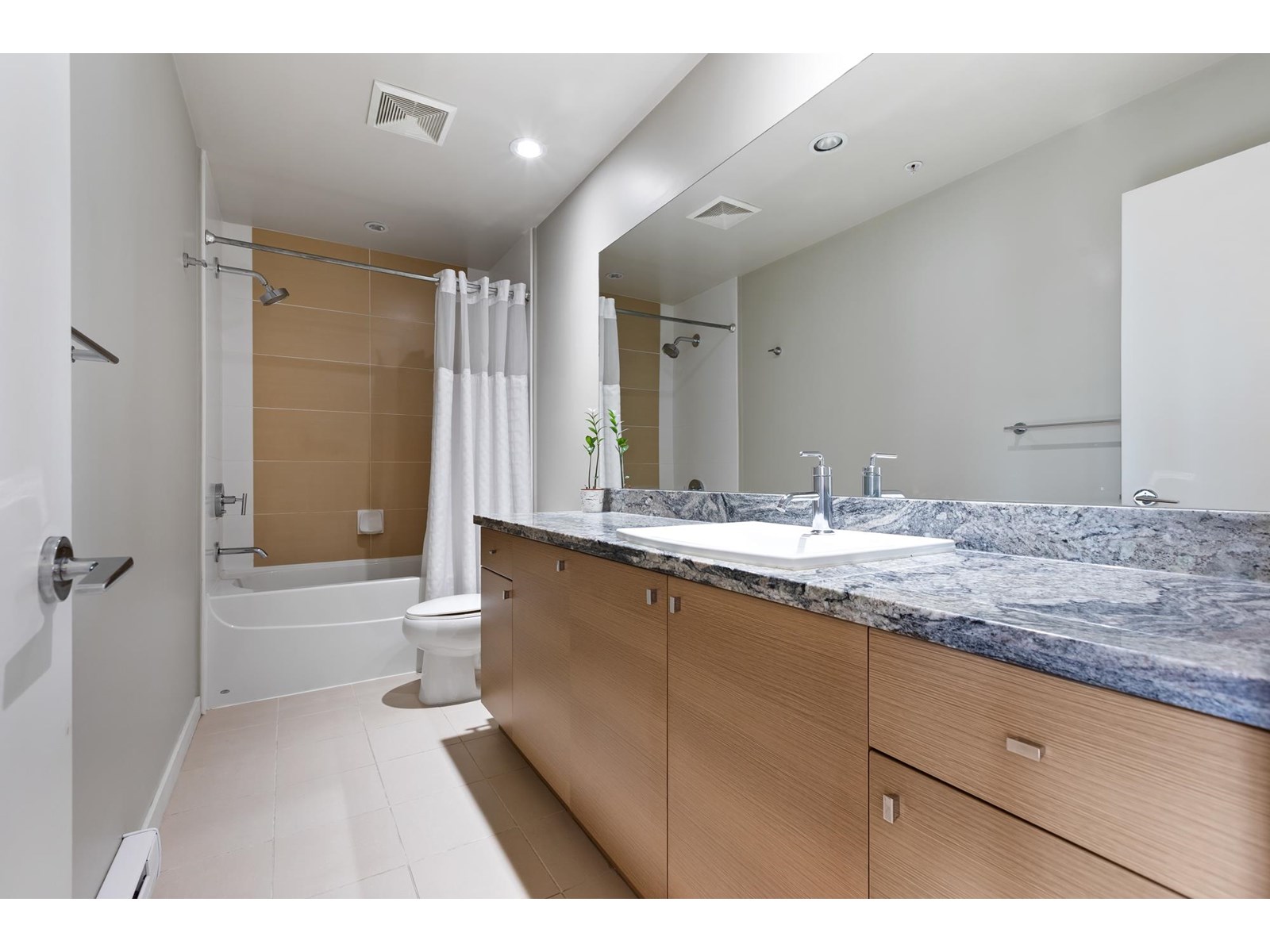 301 6430 194 Street, Surrey, British Columbia  V4N 6J7 - Photo 18 - R3014371