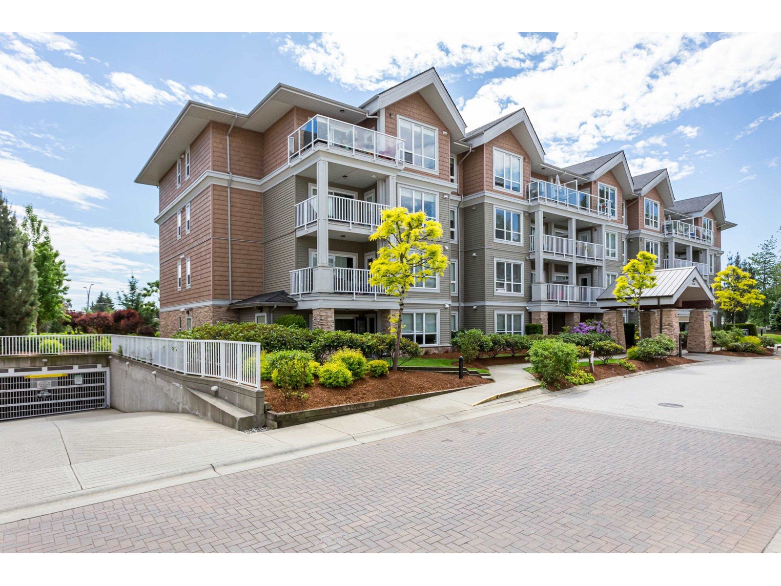 301 6430 194 Street, Surrey, British Columbia  V4N 6J7 - Photo 3 - R3014371