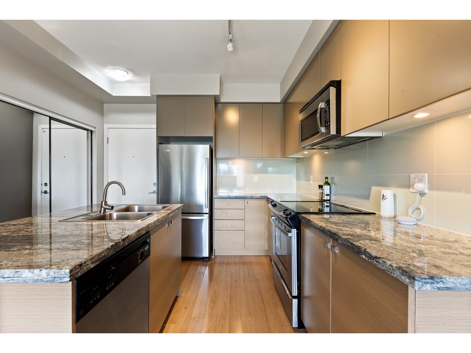301 6430 194 Street, Surrey, British Columbia  V4N 6J7 - Photo 7 - R3014371