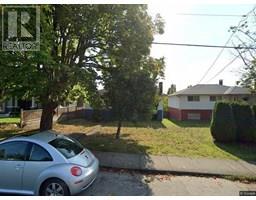 439 E 16TH STREET, North Vancouver, British Columbia