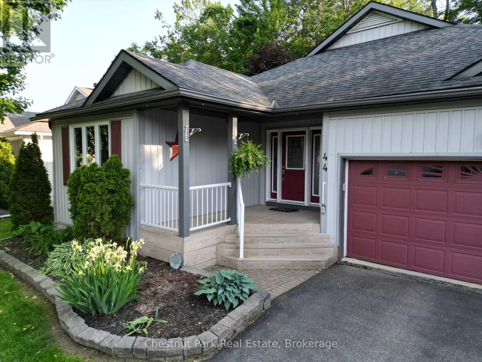 44 Springwood Crescent, Gravenhurst, Ontario  P1P 1Y8 - Photo 2 - X12122328