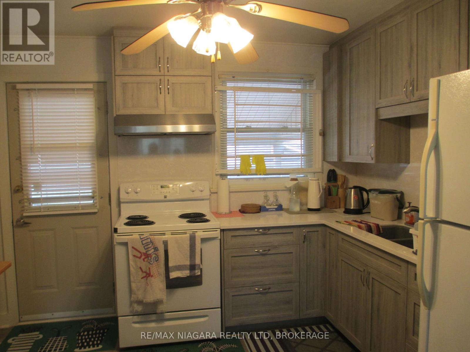 255 Bowen Road, Fort Erie (Bowen), Ontario  L2A 2Y6 - Photo 8 - X12217544