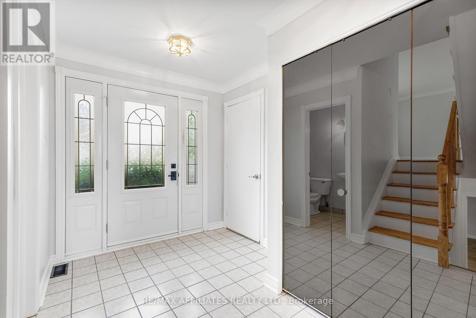 1860 Florida Avenue, Ottawa, Ontario  K1H 6Z1 - Photo 2 - X12217551