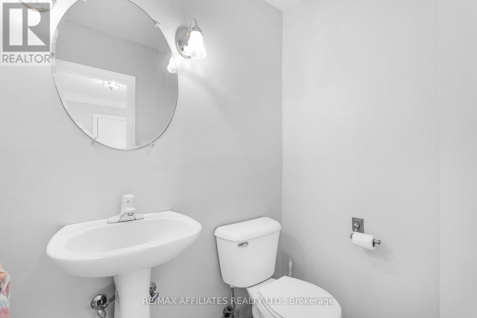1860 Florida Avenue, Ottawa, Ontario  K1H 6Z1 - Photo 3 - X12217551