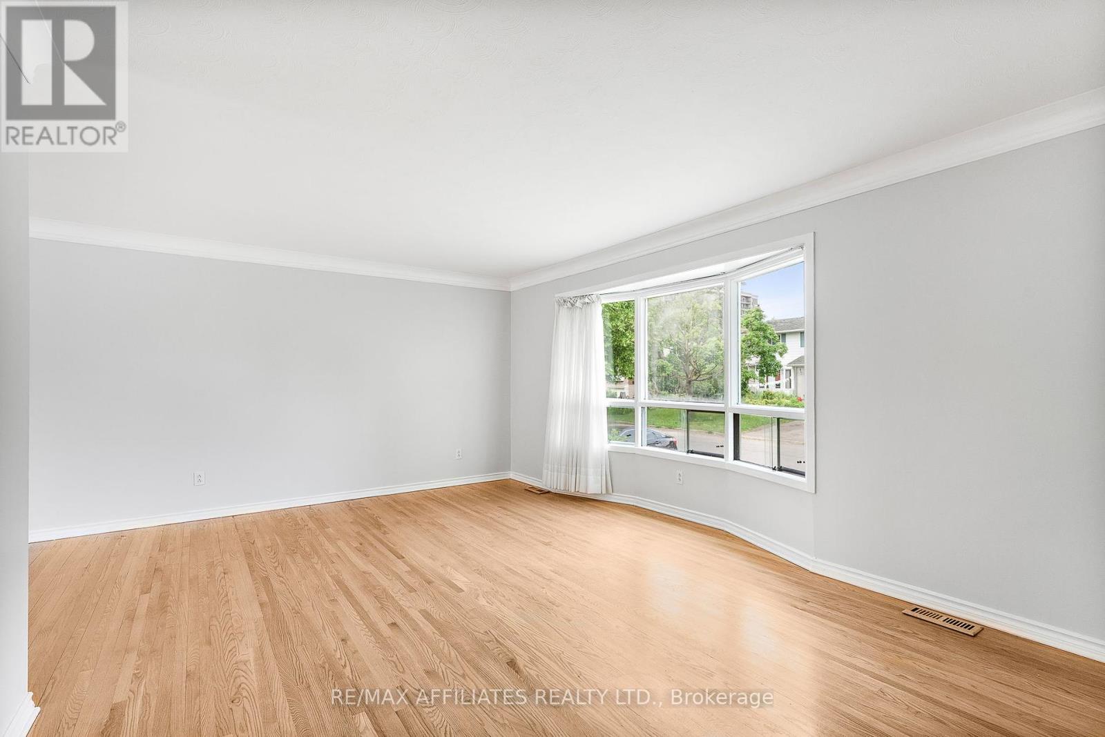 1860 Florida Avenue, Ottawa, Ontario  K1H 6Z1 - Photo 6 - X12217551