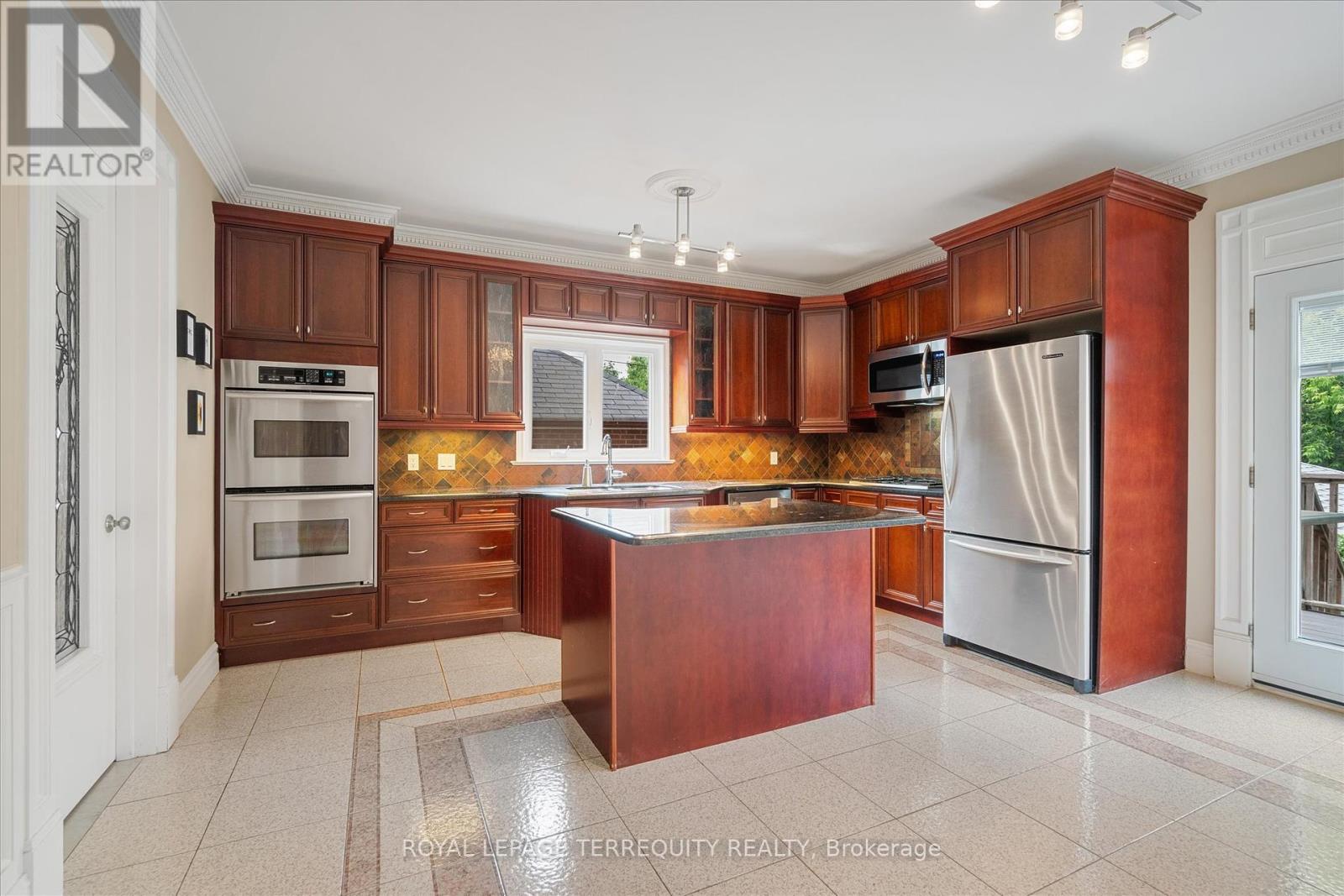 384 Winnett Avenue, Toronto (Oakwood Village), Ontario  M6C 3M1 - Photo 10 - C12217518