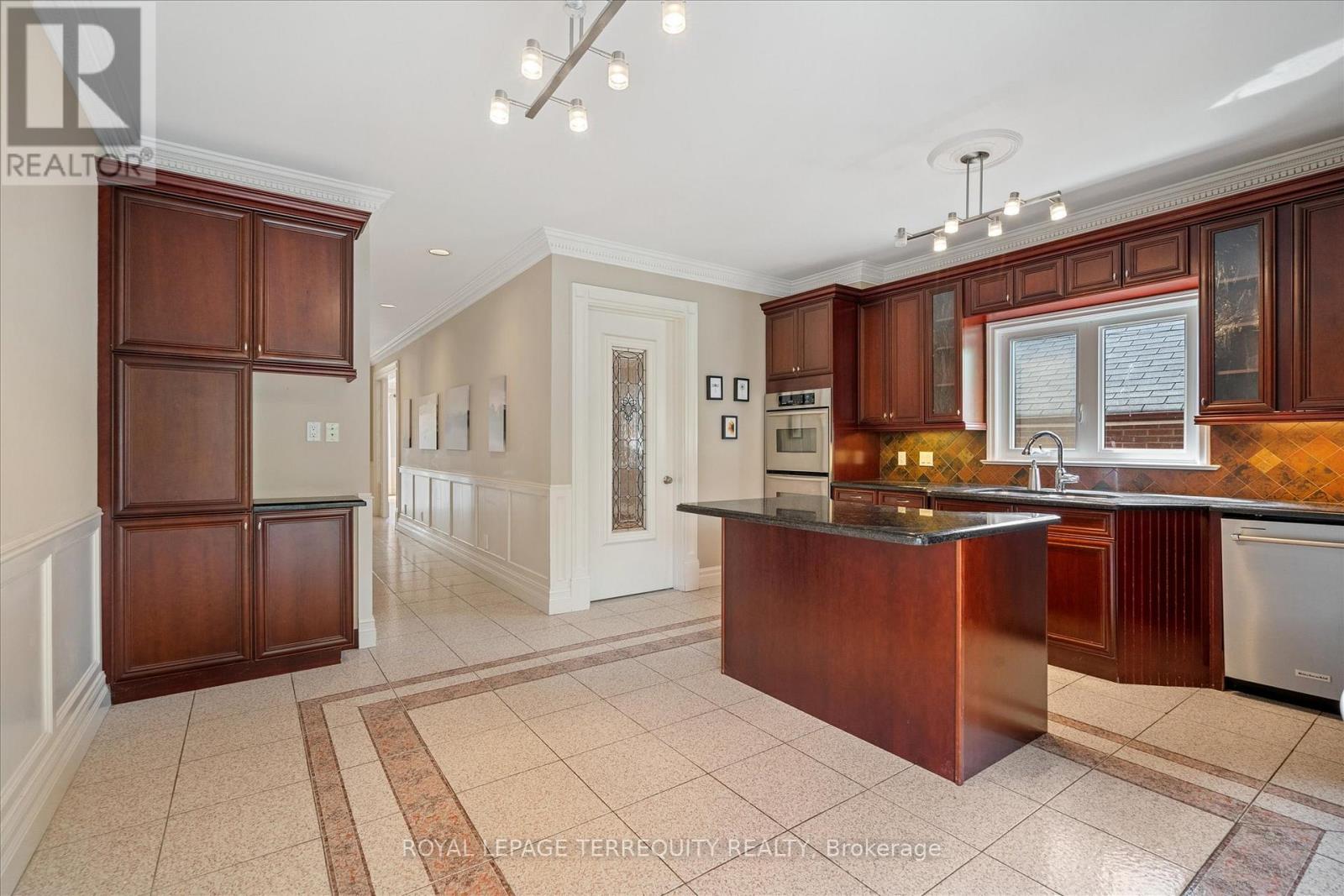 384 Winnett Avenue, Toronto (Oakwood Village), Ontario  M6C 3M1 - Photo 11 - C12217518