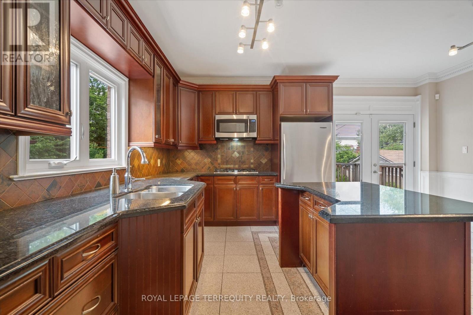 384 Winnett Avenue, Toronto (Oakwood Village), Ontario  M6C 3M1 - Photo 12 - C12217518