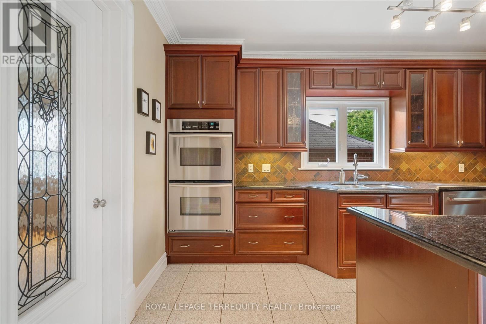 384 Winnett Avenue, Toronto (Oakwood Village), Ontario  M6C 3M1 - Photo 13 - C12217518