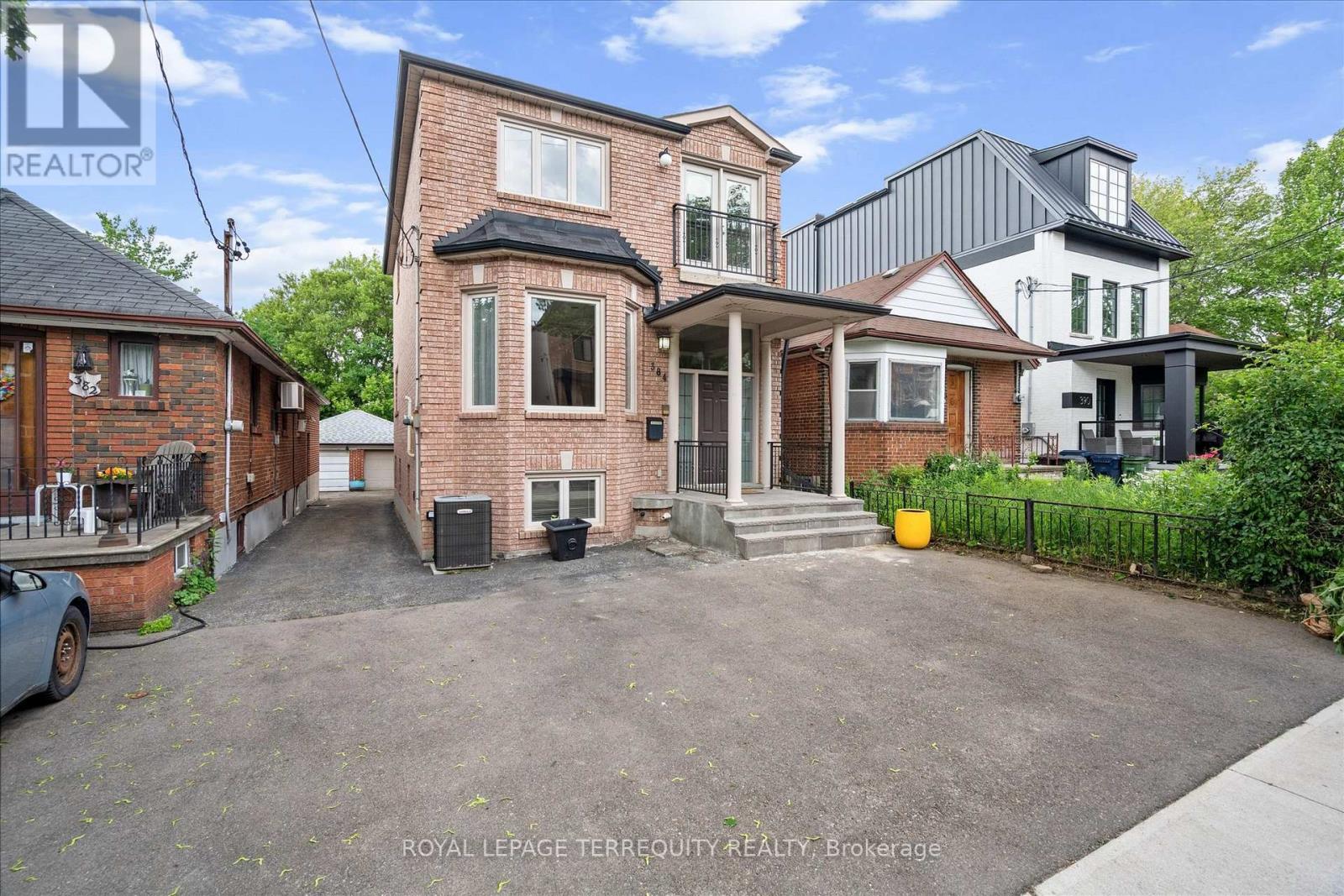 384 Winnett Avenue, Toronto (Oakwood Village), Ontario  M6C 3M1 - Photo 2 - C12217518