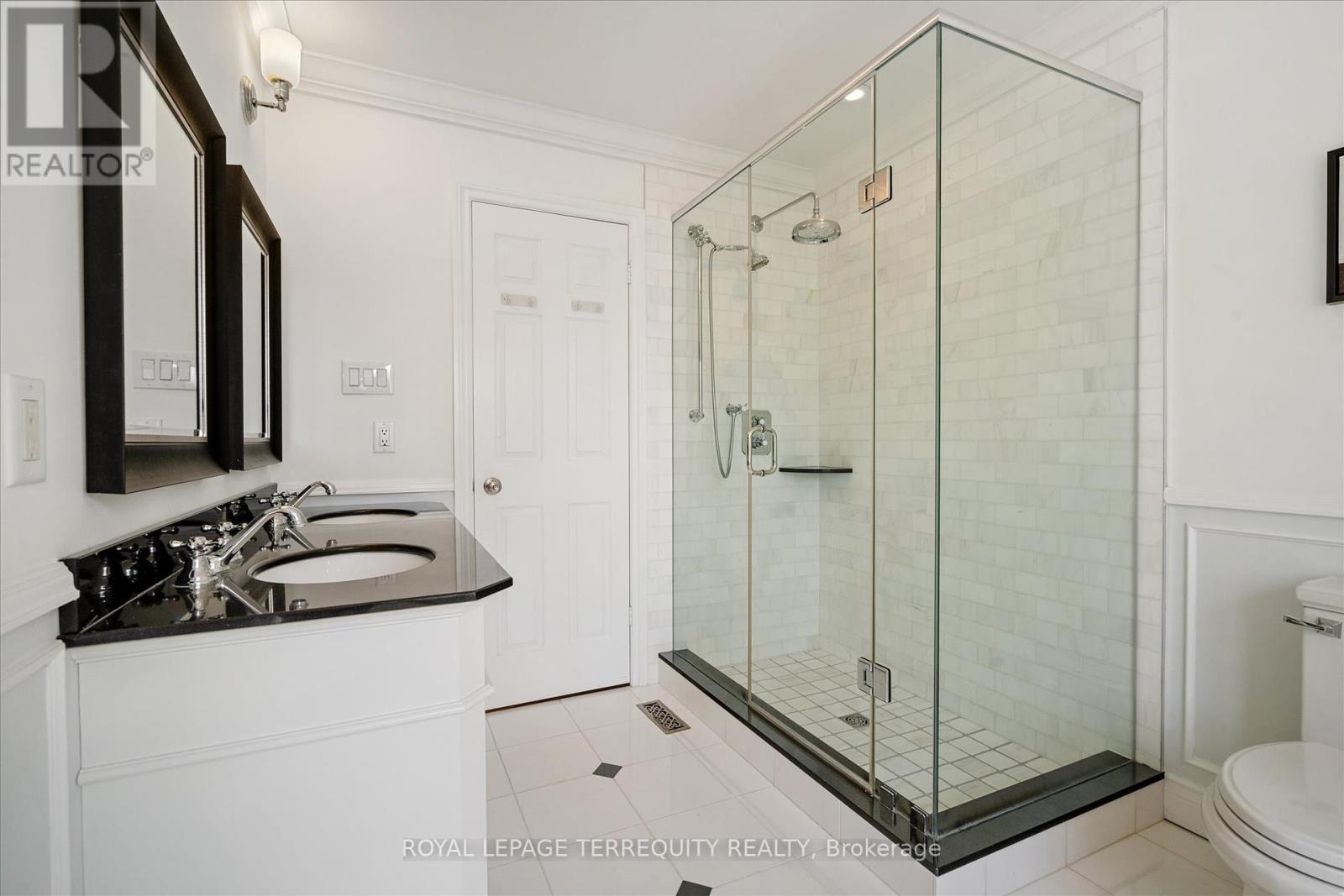 384 Winnett Avenue, Toronto (Oakwood Village), Ontario  M6C 3M1 - Photo 29 - C12217518