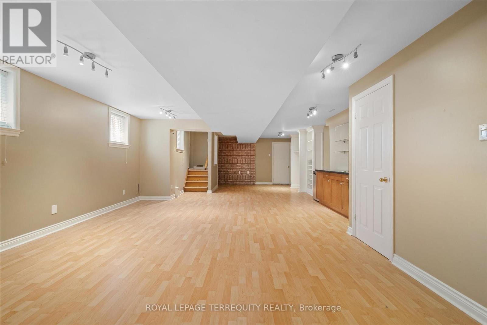 384 Winnett Avenue, Toronto (Oakwood Village), Ontario  M6C 3M1 - Photo 32 - C12217518