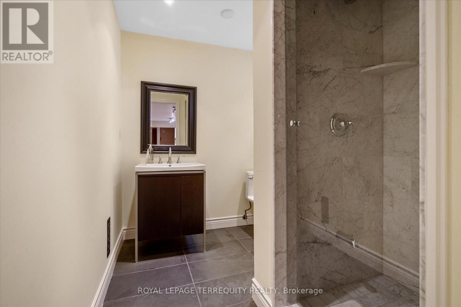 384 Winnett Avenue, Toronto (Oakwood Village), Ontario  M6C 3M1 - Photo 38 - C12217518