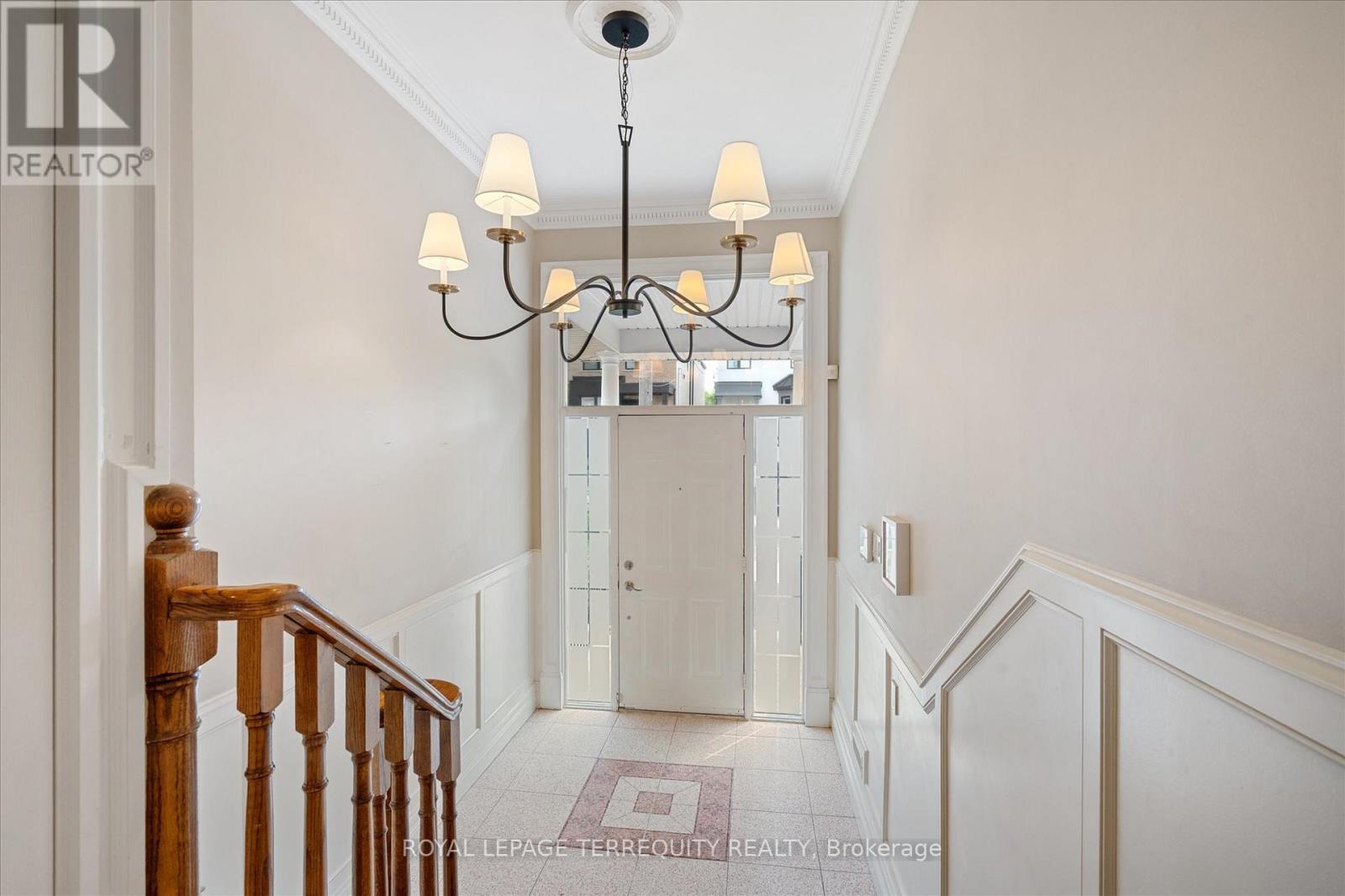 384 Winnett Avenue, Toronto (Oakwood Village), Ontario  M6C 3M1 - Photo 4 - C12217518