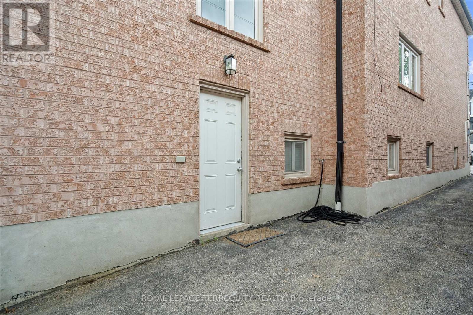 384 Winnett Avenue, Toronto (Oakwood Village), Ontario  M6C 3M1 - Photo 47 - C12217518