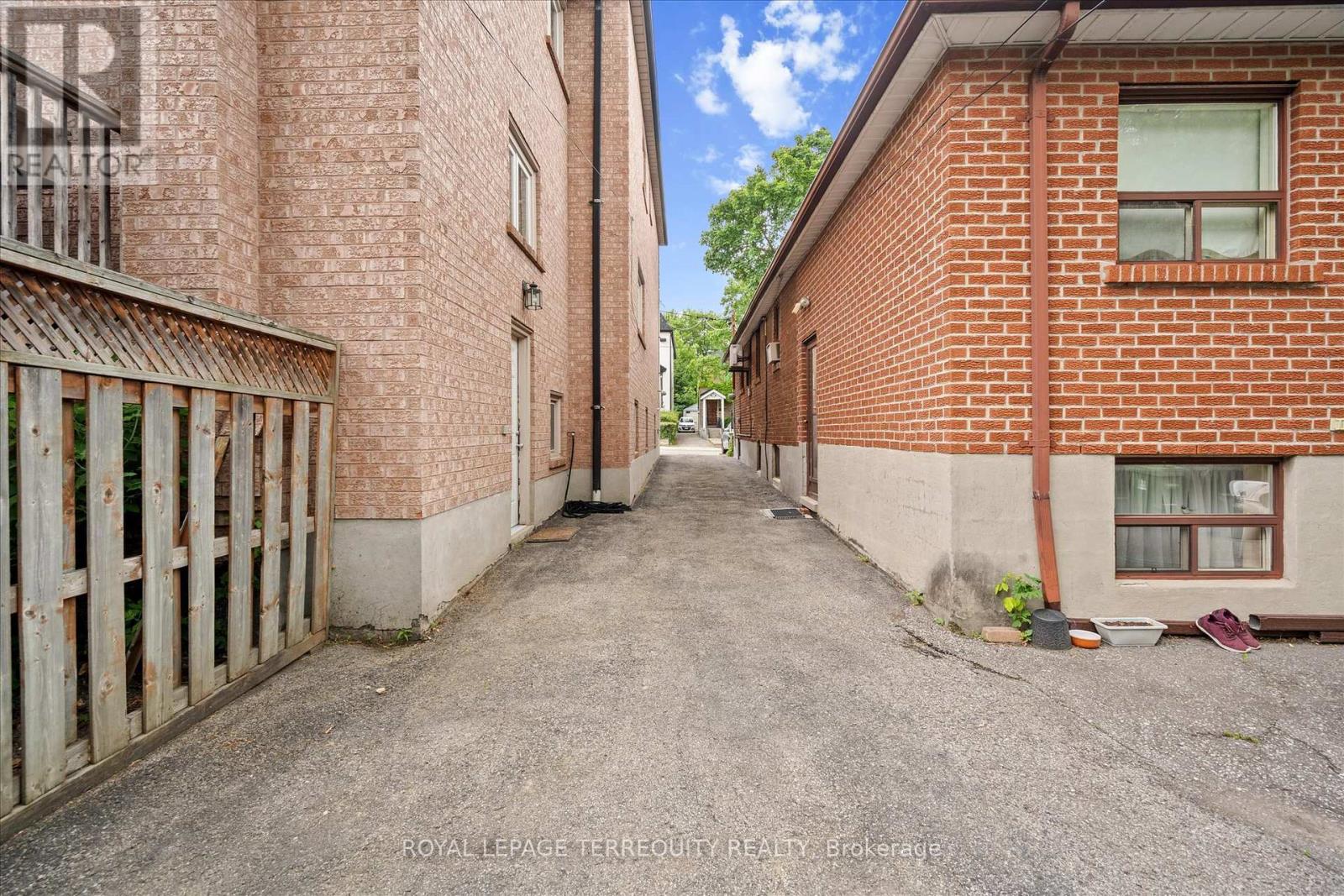 384 Winnett Avenue, Toronto (Oakwood Village), Ontario  M6C 3M1 - Photo 48 - C12217518