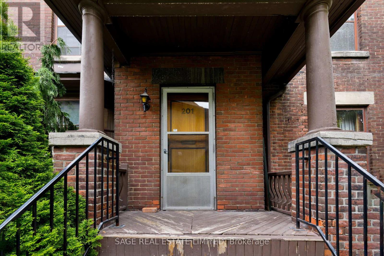 201 Sutherland Drive, Toronto (Leaside), Ontario  M4G 1J1 - Photo 5 - C12217525