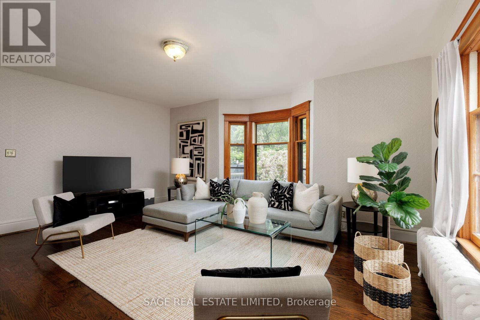 201 Sutherland Drive, Toronto (Leaside), Ontario  M4G 1J1 - Photo 8 - C12217525