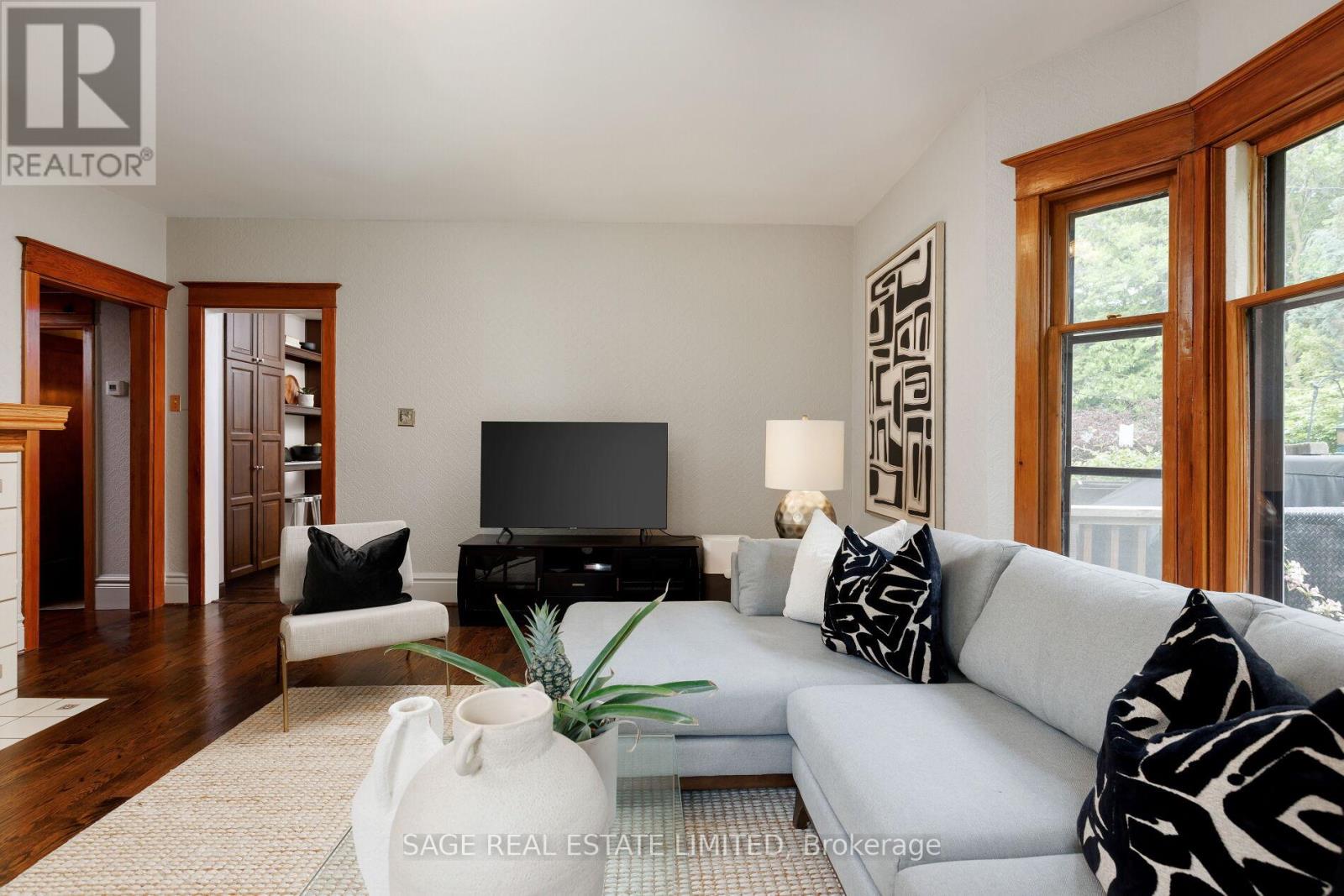 201 Sutherland Drive, Toronto (Leaside), Ontario  M4G 1J1 - Photo 9 - C12217525