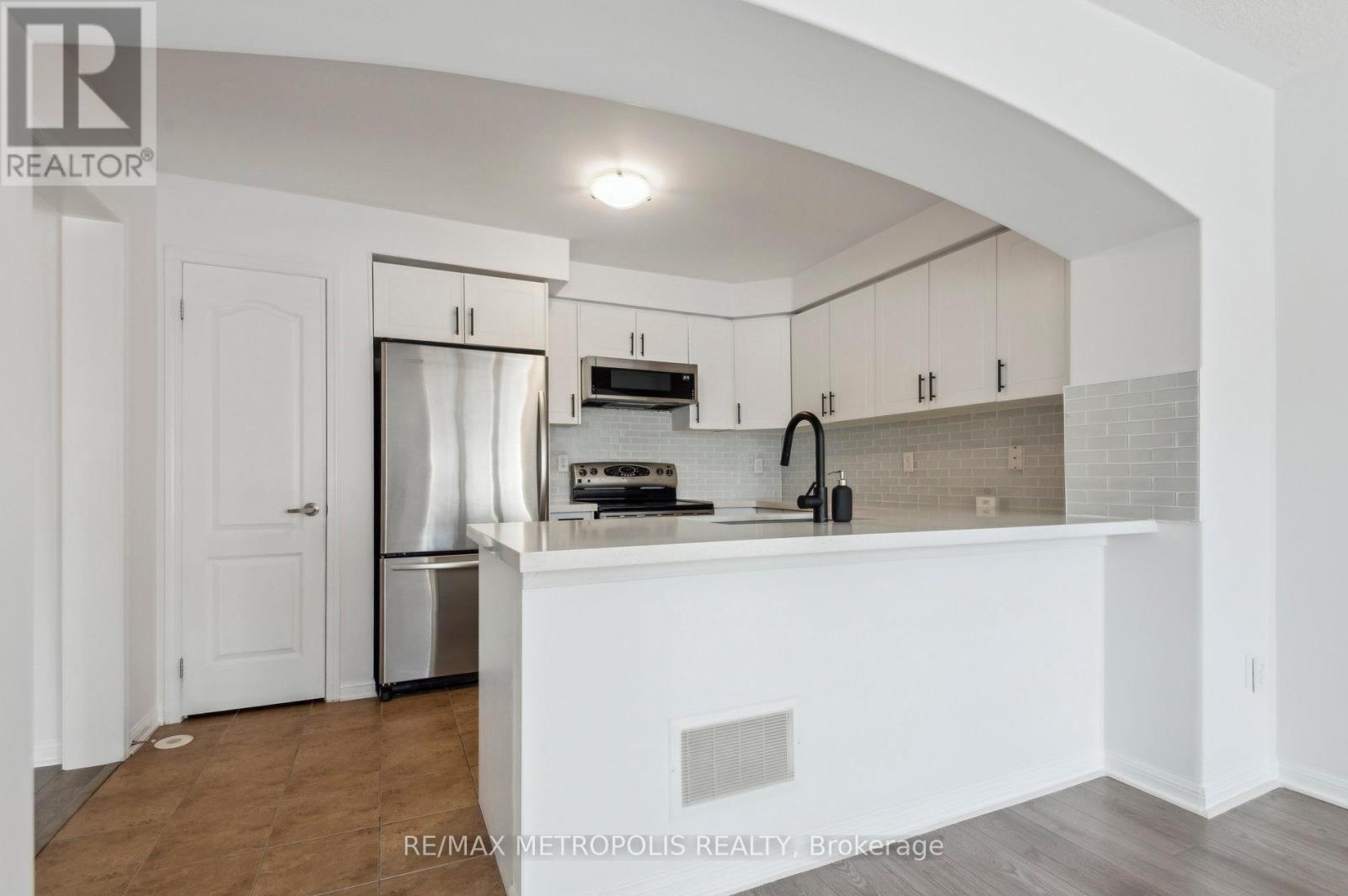 54 Howe Avenue, Toronto (Clairlea-Birchmount), Ontario  M1L 0C5 - Photo 10 - E12217512