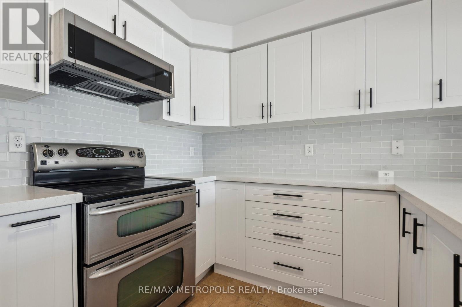 54 Howe Avenue, Toronto (Clairlea-Birchmount), Ontario  M1L 0C5 - Photo 13 - E12217512